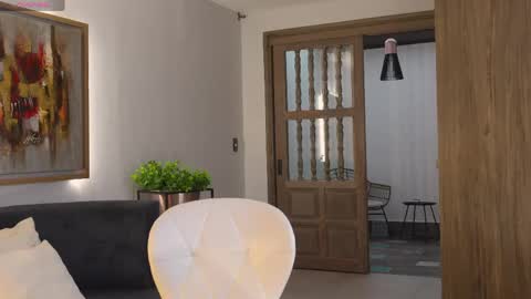 Naomi online show from April 19, 5:01 pm