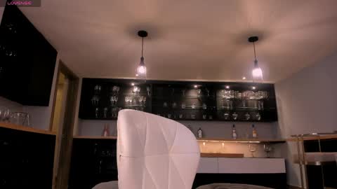 Naomi online show from April 20, 1:36 pm