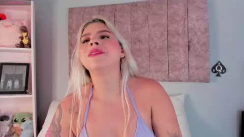 Laura  online show from October 25, 10:37 pm