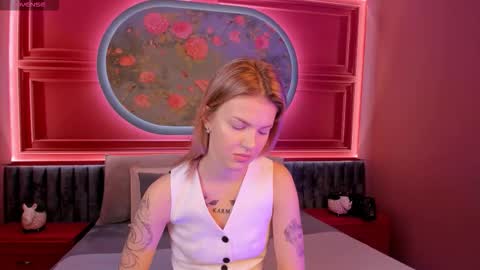 Naomi online show from October 10, 7:35 pm