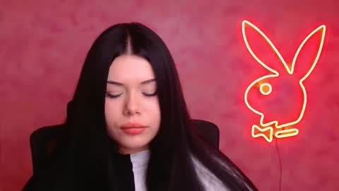 Naomi online show from December 3, 7:01 pm