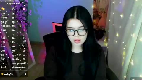 Snapshot of naomivibes chatting on July 4, 8:42 am Naomi online show from July 4, 8:42 am