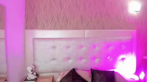 NaomiWhite online show from July 19, 12:09 pm