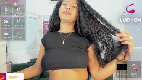 Snapshot of naomixjones1 chatting on December 11, 7:14 pm Naomi online show from December 11, 7:14 pm