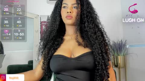 Snapshot of naomixjones1 chatting on December 21, 10:19 pm Naomi online show from December 21, 10:19 pm