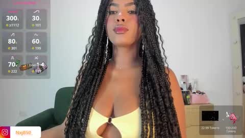 Snapshot of naomixjones1 chatting on October 2, 9:22 pm Naomi online show from October 2, 9:22 pm