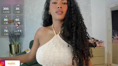 Snapshot of naomixjones1 chatting on October 18, 2:58 am Naomi online show from October 18, 2:58 am