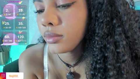 Snapshot of naomixjones1 chatting on November 16, 4:40 am Naomi online show from November 16, 4:40 am