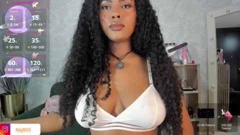 Snapshot of naomixjones1 chatting on November 17, 11:32 pm Naomi online show from November 17, 11:32 pm