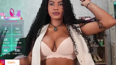 Snapshot of naomixjones1 chatting on December 4, 9:34 pm Naomi online show from December 4, 9:34 pm