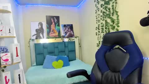 naomy online show from January 22, 10:48 pm