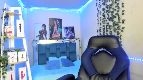 naomy online show from February 7, 12:31 am