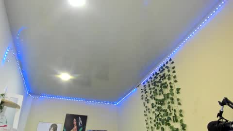 naomy online show from February 16, 7:16 pm