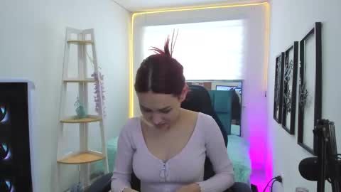 naomy online show from October 25, 7:52 pm