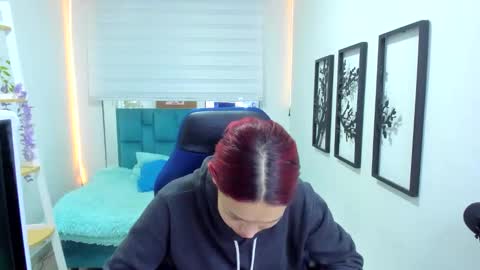 naomy online show from December 1, 12:04 am