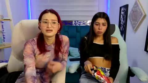Snapshot of naomy_hot04 chatting on July 21, 7:49 pm naomy online show from July 21, 7:49 pm