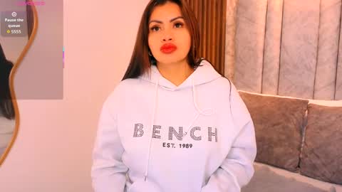 Naomy Smith online show from April 22, 10:39 am