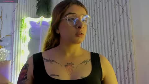 Naomy  online show from April 14, 3:12 am