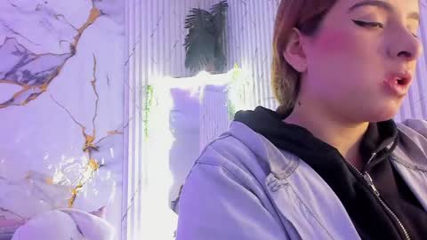 Naomy  online show from April 19, 3:17 am