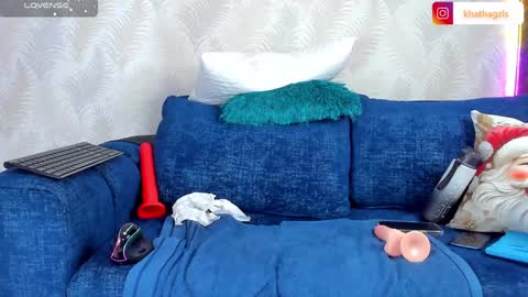 Naomy Cole online show from December 18, 7:04 am