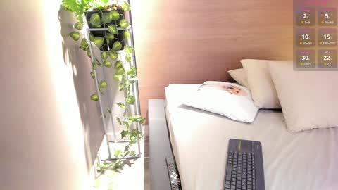 Snapshot of naomymonroe_ chatting on January 27, 9:44 pm Naomy online show from January 27, 9:44 pm