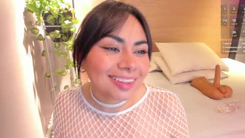 Snapshot of naomymonroe_ chatting on February 1, 7:23 pm Naomy online show from February 1, 7:23 pm
