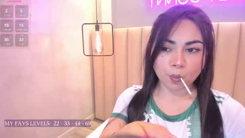 Snapshot of naomymonroe_ chatting on September 19, 9:37 pm Naomy online show from September 19, 9:37 pm