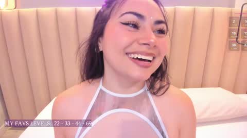 Snapshot of naomymonroe_ chatting on October 4, 9:46 pm Naomy online show from October 4, 9:46 pm