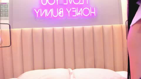 Snapshot of naomymonroe_ chatting on October 15, 9:48 pm Naomy online show from October 15, 9:48 pm