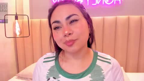 Snapshot of naomymonroe_ chatting on October 16, 9:49 pm Naomy online show from October 16, 9:49 pm