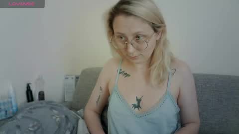 NaozuQAce online show from May 14, 12:56 pm
