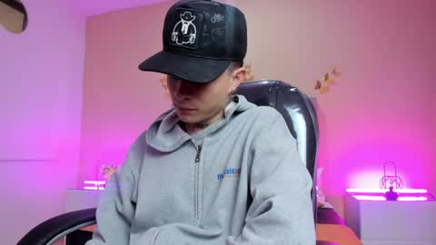 Nascary Fox online show from April 20, 12:19 pm