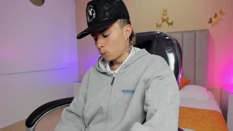 Nascary Fox online show from April 21, 12:00 pm