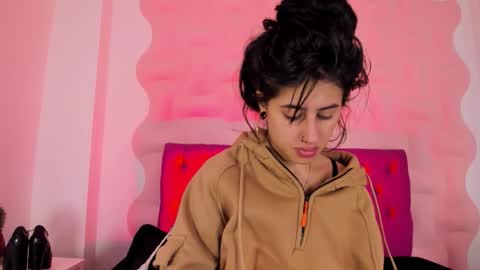 Maira online show from November 18, 8:46 pm