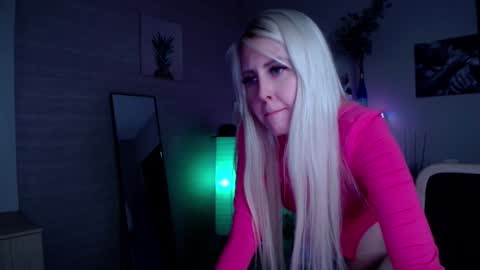 Snapshot of nastasya_cute chatting on December 7, 1:47 am Nastya online show from December 7, 1:47 am