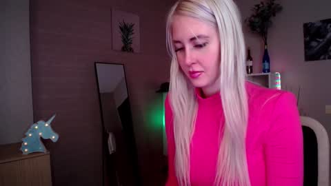 Snapshot of nastasya_cute chatting on December 17, 5:07 am Nastya online show from December 17, 5:07 am