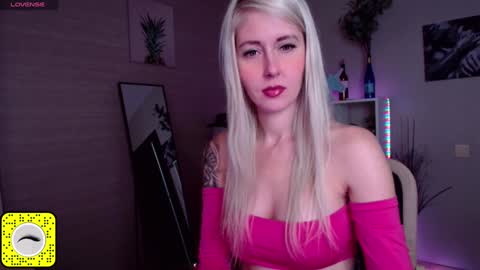 Snapshot of nastasya_cute chatting on January 17, 5:00 am Nastya online show from January 17, 5:00 am