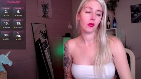 Snapshot of nastasya_cute chatting on February 3, 4:46 am Nastya online show from February 3, 4:46 am