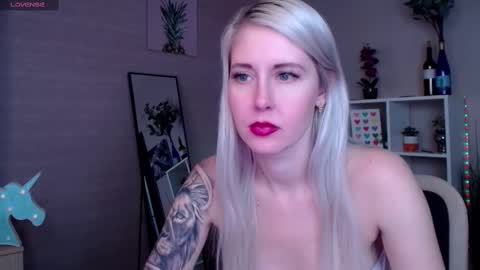 Snapshot of nastasya_cute chatting on February 15, 4:58 am Nastya online show from February 15, 4:58 am