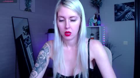 Snapshot of nastasya_cute chatting on February 19, 5:16 am Nastya online show from February 19, 5:16 am