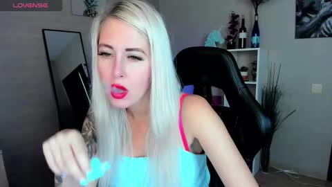 Snapshot of nastasya_cute chatting on September 15, 1:27 am Nastya online show from September 15, 1:27 am