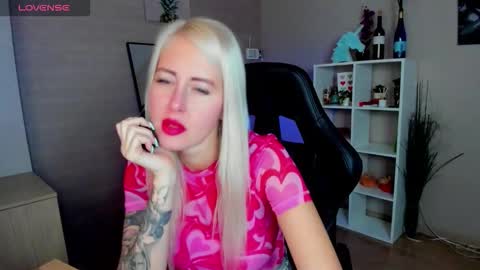 Snapshot of nastasya_cute chatting on October 1, 1:55 am Nastya online show from October 1, 1:55 am