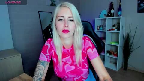 Snapshot of nastasya_cute chatting on October 17, 1:42 am Nastya online show from October 17, 1:42 am