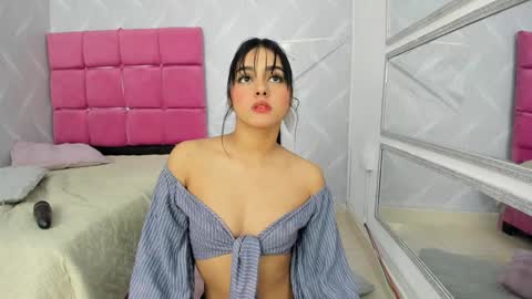 Snapshot of natalia_aguirre chatting on January 10, 3:27 pm Naty  online show from January 10, 3:27 pm