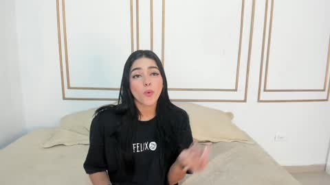 Snapshot of natalia_aguirre chatting on January 25, 12:26 pm Naty  online show from January 25, 12:26 pm