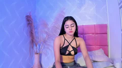 Snapshot of natalia_aguirre chatting on February 18, 3:54 pm Naty  online show from February 18, 3:54 pm