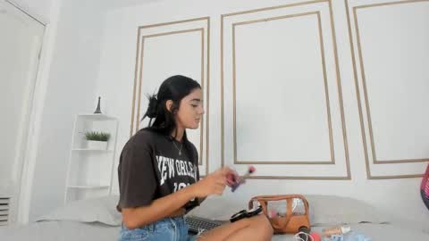 Snapshot of natalia_aguirre chatting on February 23, 12:37 pm Naty  online show from February 23, 12:37 pm