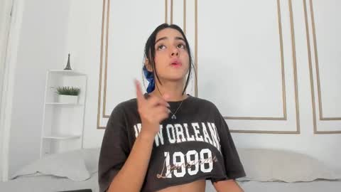 Snapshot of natalia_aguirre chatting on February 23, 3:40 pm Naty  online show from February 23, 3:40 pm