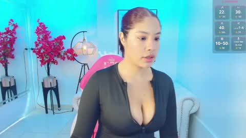 Snapshot of natalia_cartier chatting on June 5, 3:35 am Natalia. online show from June 5, 3:35 am