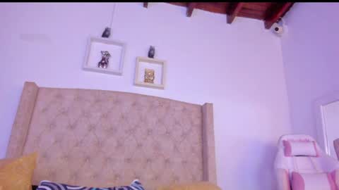 Snapshot of natalia_collinslim chatting on December 12, 6:14 am Natalia online show from December 12, 6:14 am